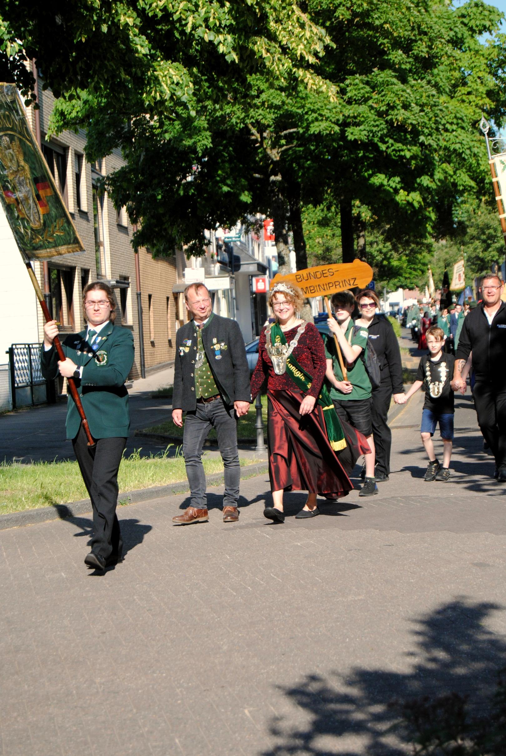 Bundesbambiniprinz Simon Bensch im Festzug (c) Uwe Frank