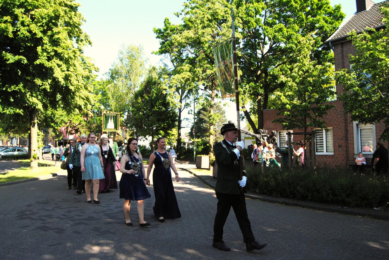 Europakönigin Svenja Reher und Europaprinzessin Jannika Klos im Festzug (c) Uwe Frank