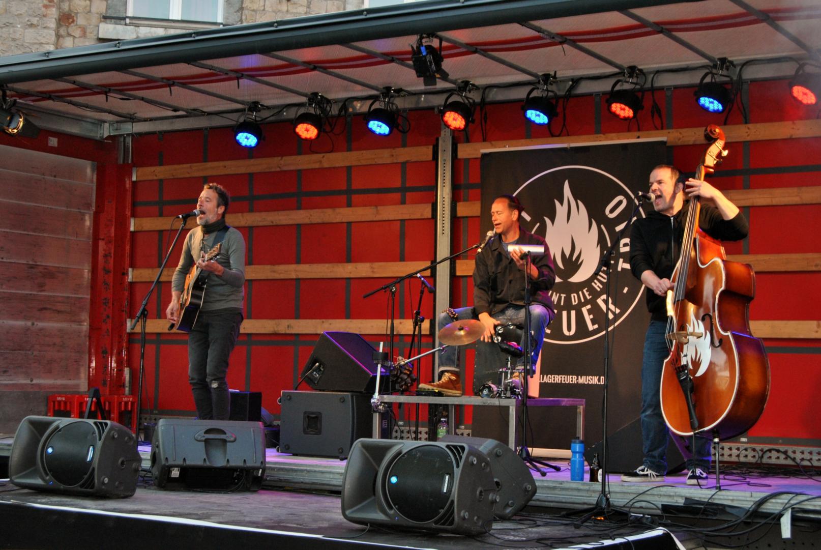 Lagerfeuer übernimmt die Bühne (c) Uwe Frank